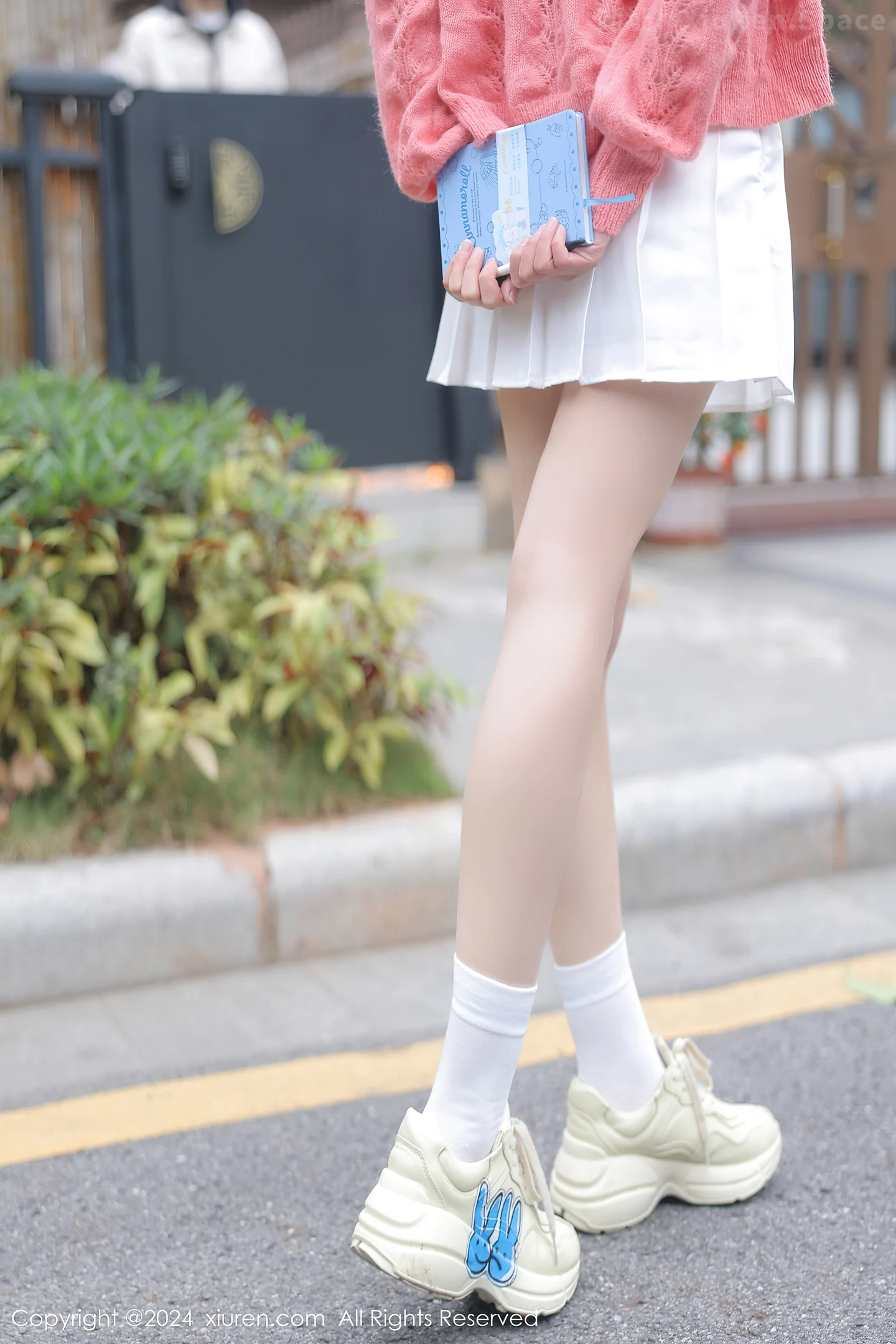 图片[4]-[XiuRen秀人网]VOL.8241 模特桃妖夭外拍场景性感粉色服饰露粉色内衣秀曼妙身姿诱惑写真103P-秀人网官方网站